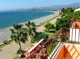 DOLPHiN BEACH HOTEL